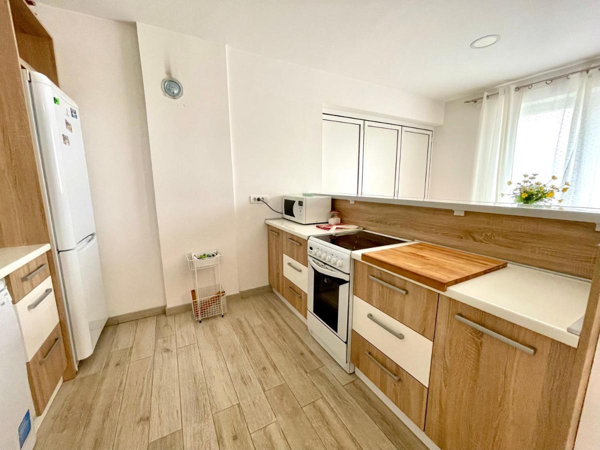 Cozy Apartments In Belgrade, Cukarica, Zeleznik, Free Parking And Wifi Belgrado Exterior foto