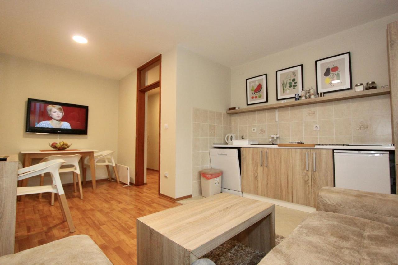 Cozy Apartments In Belgrade, Cukarica, Zeleznik, Free Parking And Wifi Belgrado Exterior foto