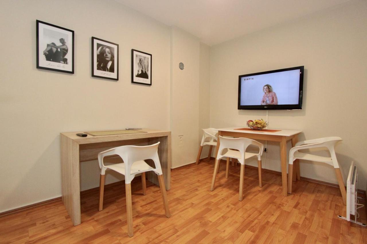 Cozy Apartments In Belgrade, Cukarica, Zeleznik, Free Parking And Wifi Belgrado Exterior foto