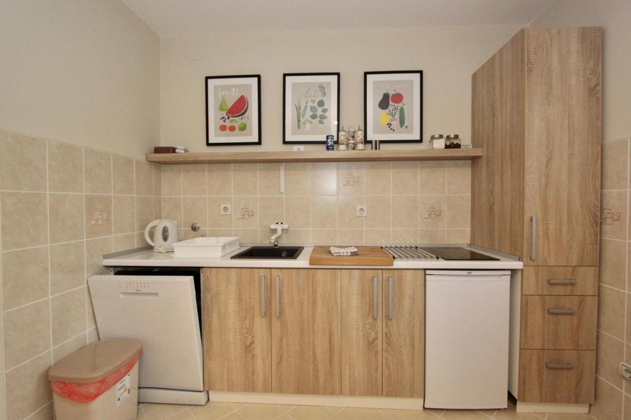 Cozy Apartments In Belgrade, Cukarica, Zeleznik, Free Parking And Wifi Belgrado Exterior foto