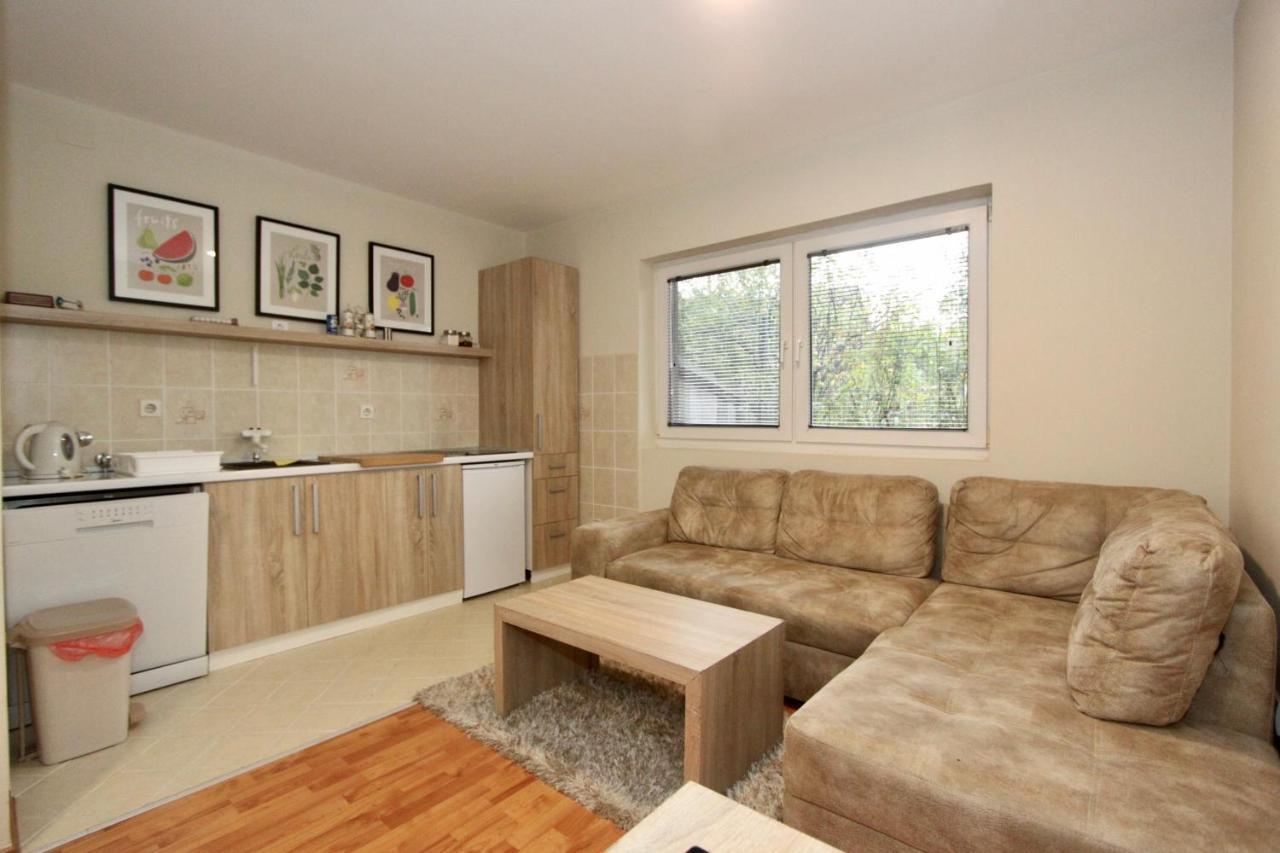 Cozy Apartments In Belgrade, Cukarica, Zeleznik, Free Parking And Wifi Belgrado Exterior foto