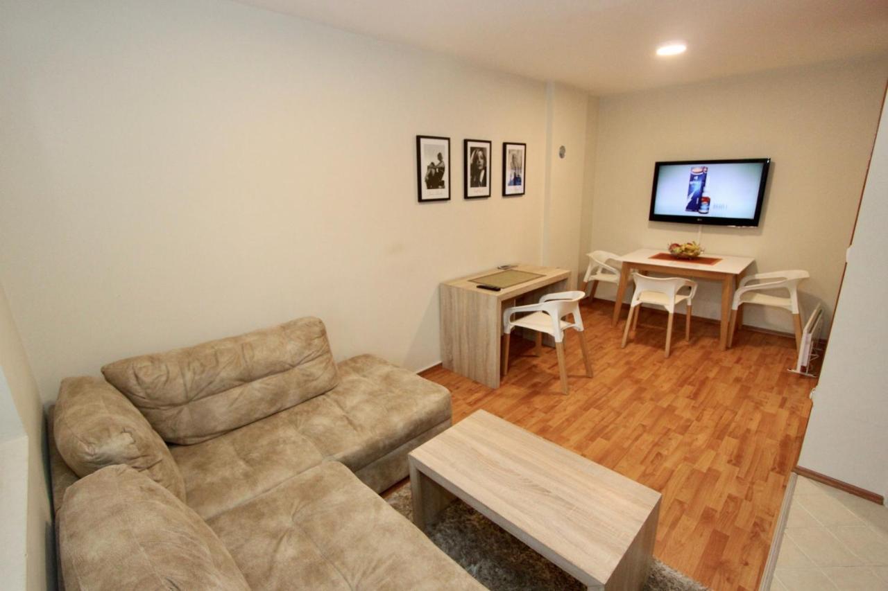 Cozy Apartments In Belgrade, Cukarica, Zeleznik, Free Parking And Wifi Belgrado Exterior foto