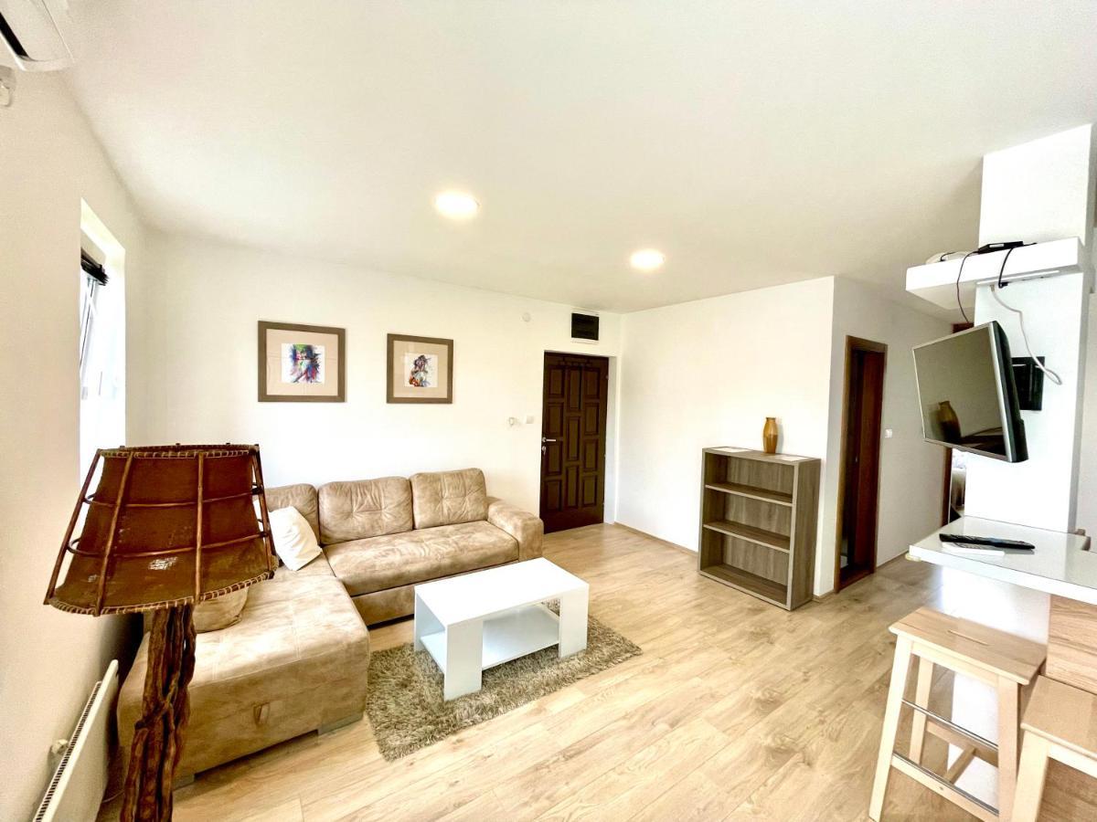 Cozy Apartments In Belgrade, Cukarica, Zeleznik, Free Parking And Wifi Belgrado Exterior foto