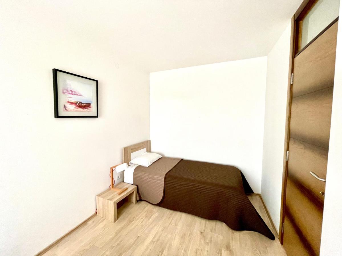 Cozy Apartments In Belgrade, Cukarica, Zeleznik, Free Parking And Wifi Belgrado Exterior foto