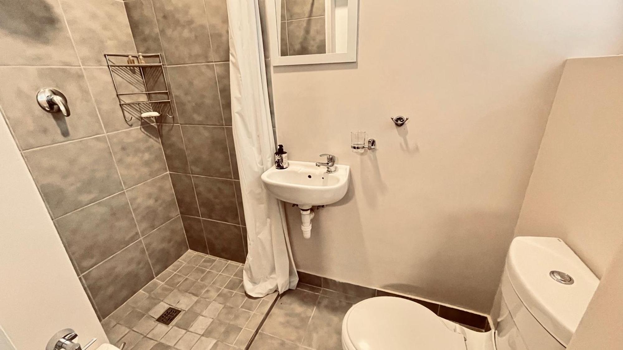 Cozy Apartments In Belgrade, Cukarica, Zeleznik, Free Parking And Wifi Belgrado Quarto foto